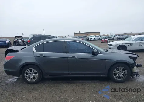 2010 Honda Accord 2.4 Lx-P z USA, uszkodzony, nr VIN 1HGCP2F4XAA003242